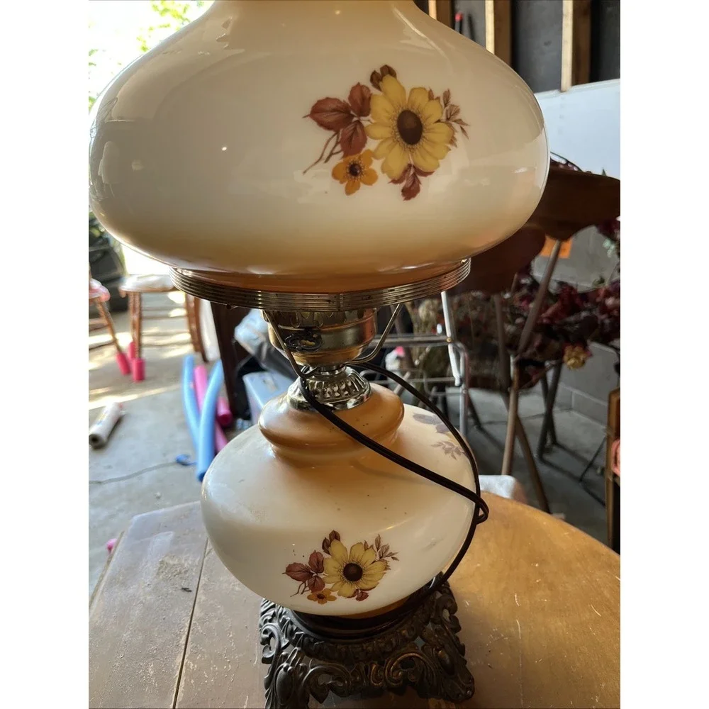 Vintage Accurate Casting Hurricane Table Lamp Wildflowers Daisy 21 1/2